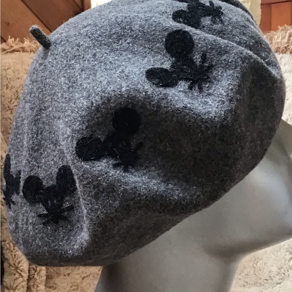 Great “Mickey Mouse” Embellished Beret - Picture 1 of 3
